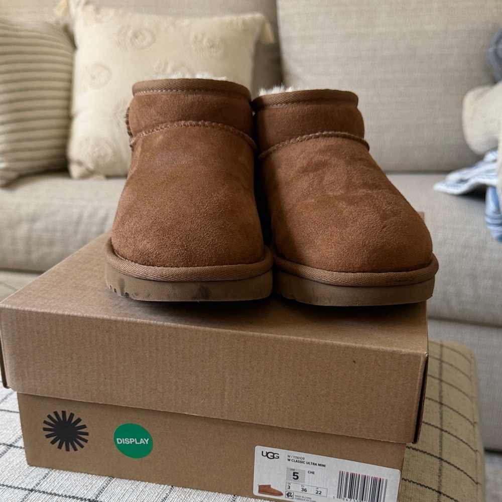 UGG classic ultra mini boots, size 5